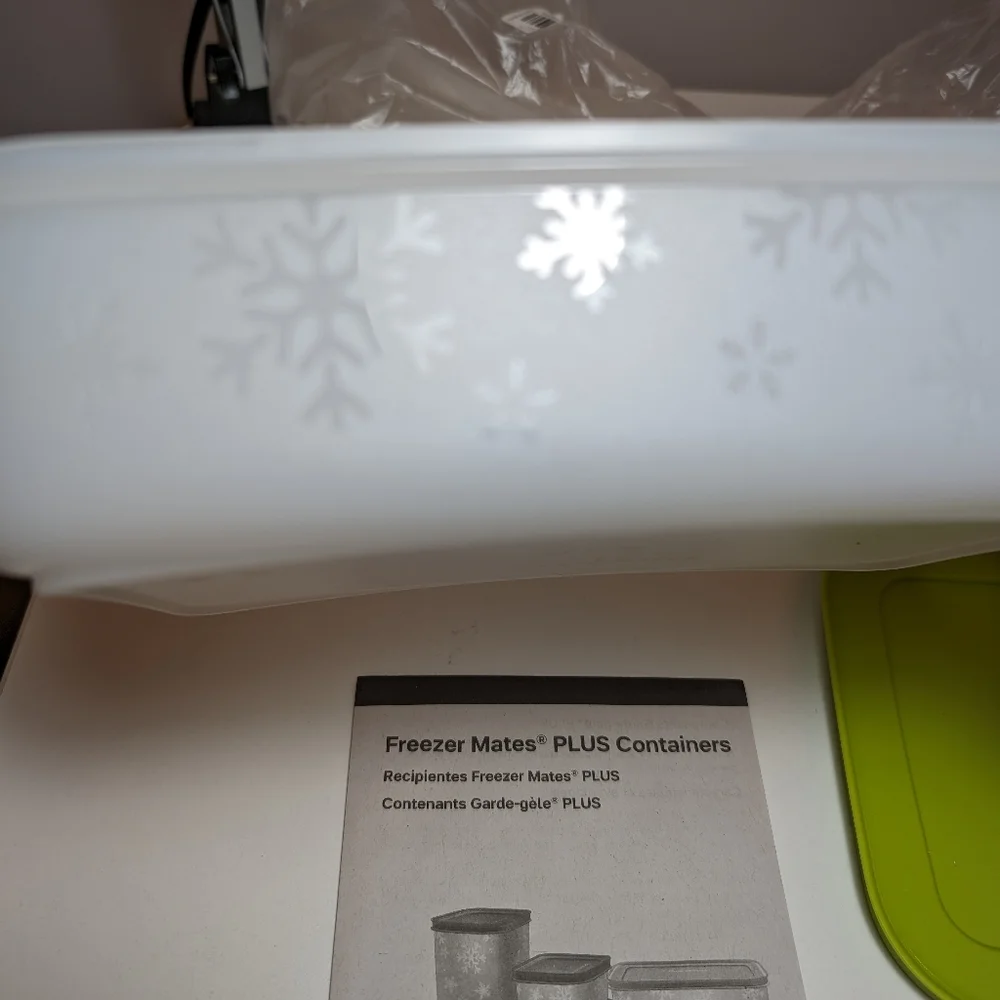 Tupperware Freezer Mates II Medium Plus 4 1/4 C Container, 7869C-2 and 7870B-3